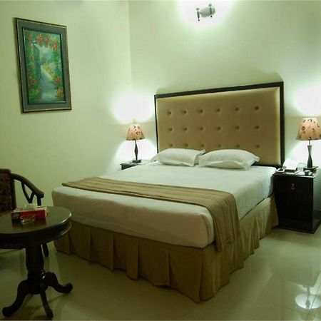 Hotel Ambassador Residency Chittagong Esterno foto