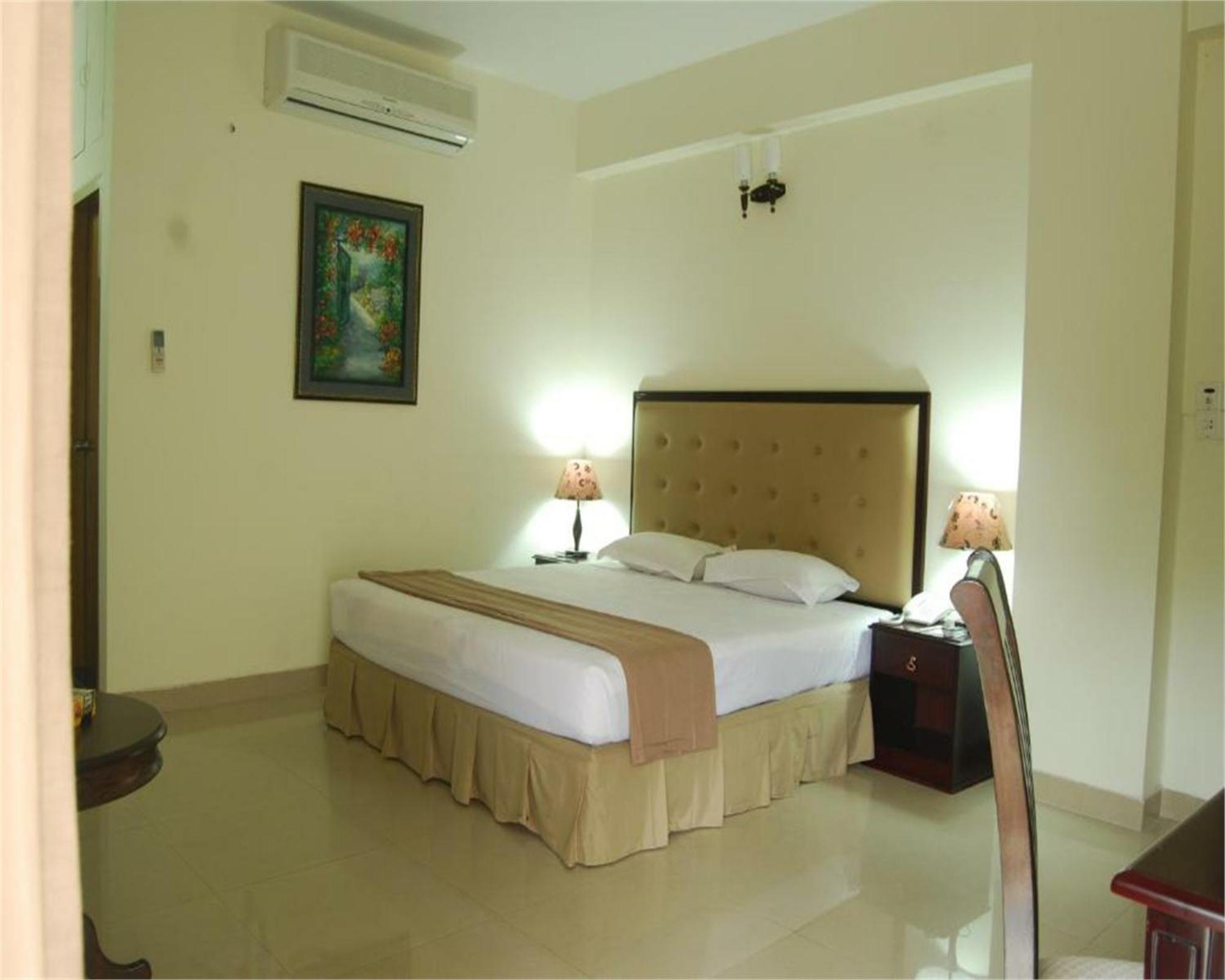 Hotel Ambassador Residency Chittagong Esterno foto