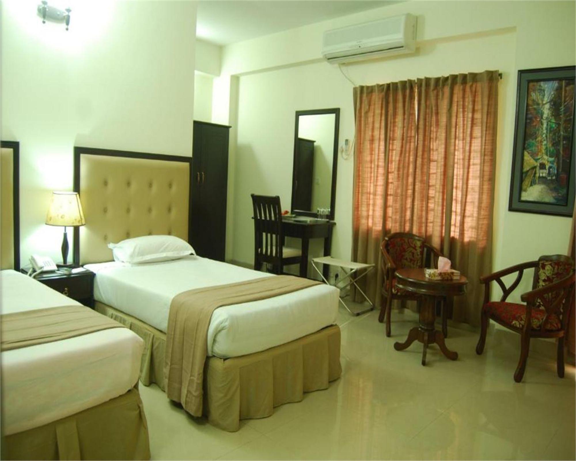 Hotel Ambassador Residency Chittagong Esterno foto