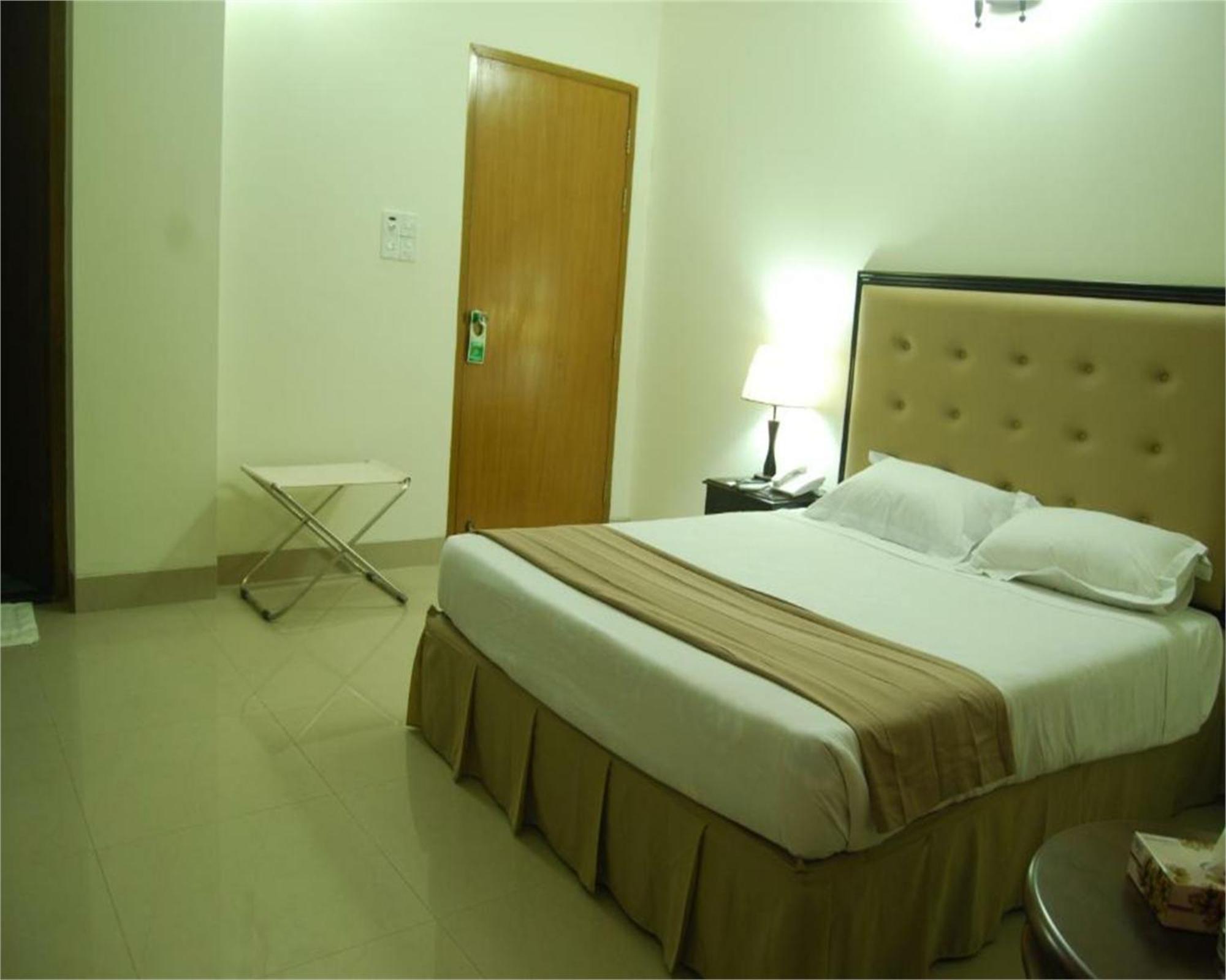 Hotel Ambassador Residency Chittagong Esterno foto