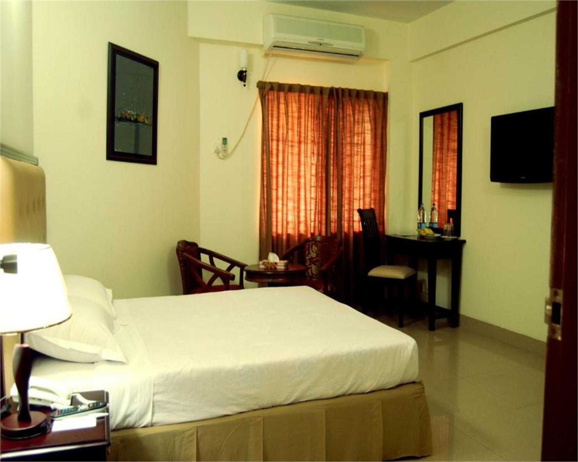 Hotel Ambassador Residency Chittagong Esterno foto