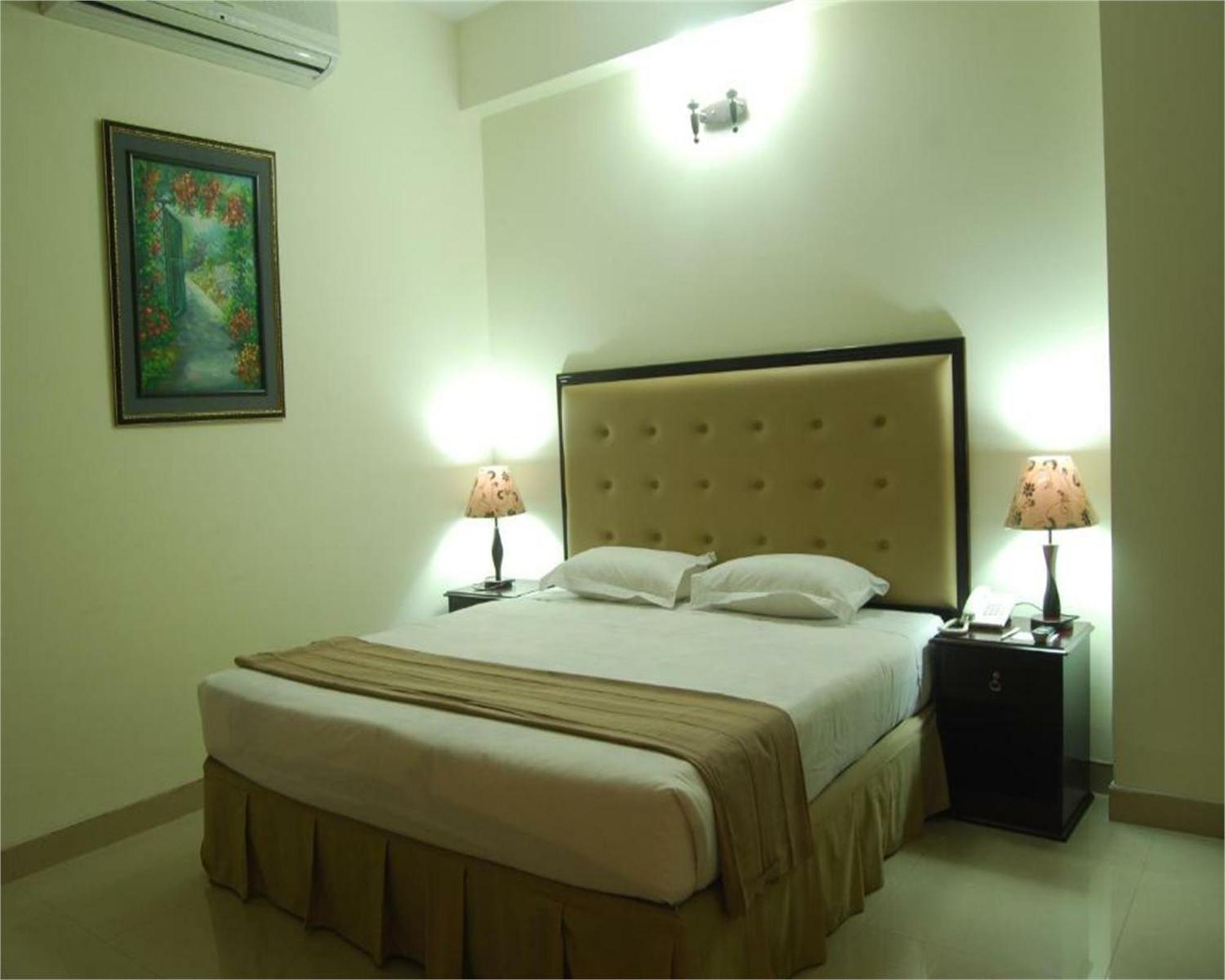 Hotel Ambassador Residency Chittagong Esterno foto