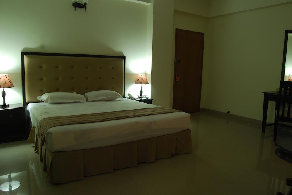 Hotel Ambassador Residency Chittagong Esterno foto
